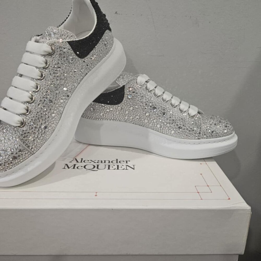👟 Alexander McQueen Bi-Colour Crystal-Embellished Sneakers - Picture 4 of 9